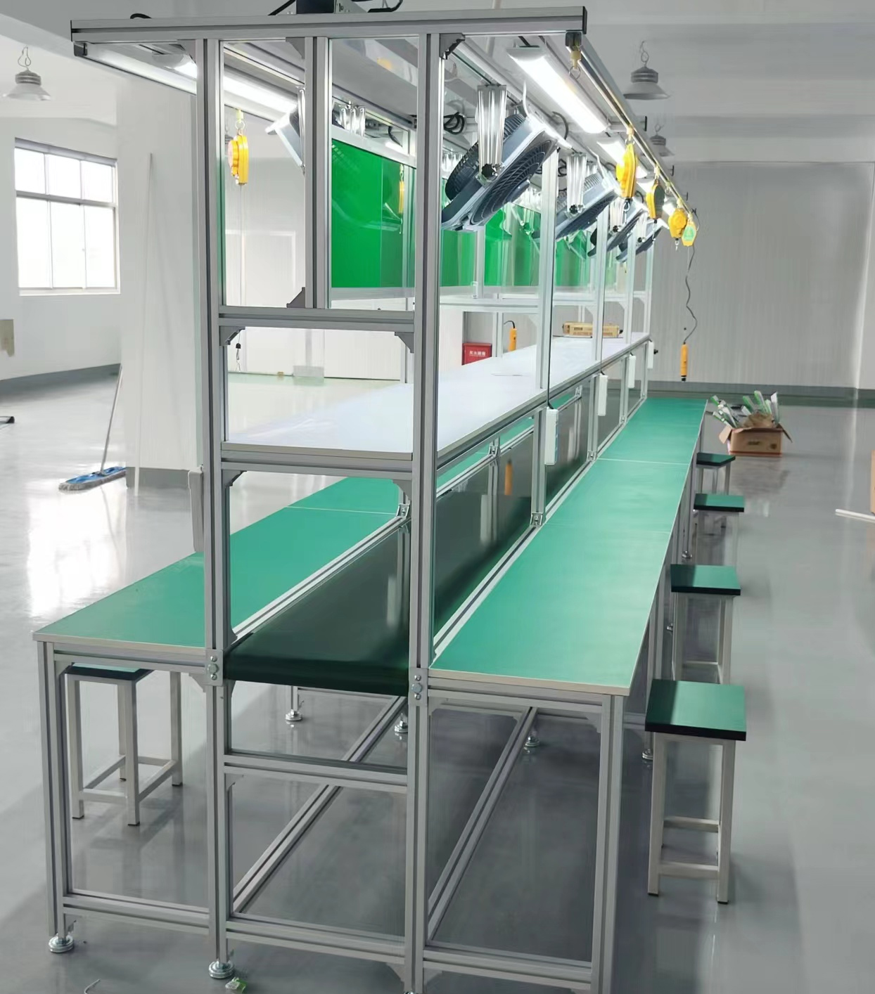 鋁型材流水線工作臺帶燈架風(fēng)扇看板