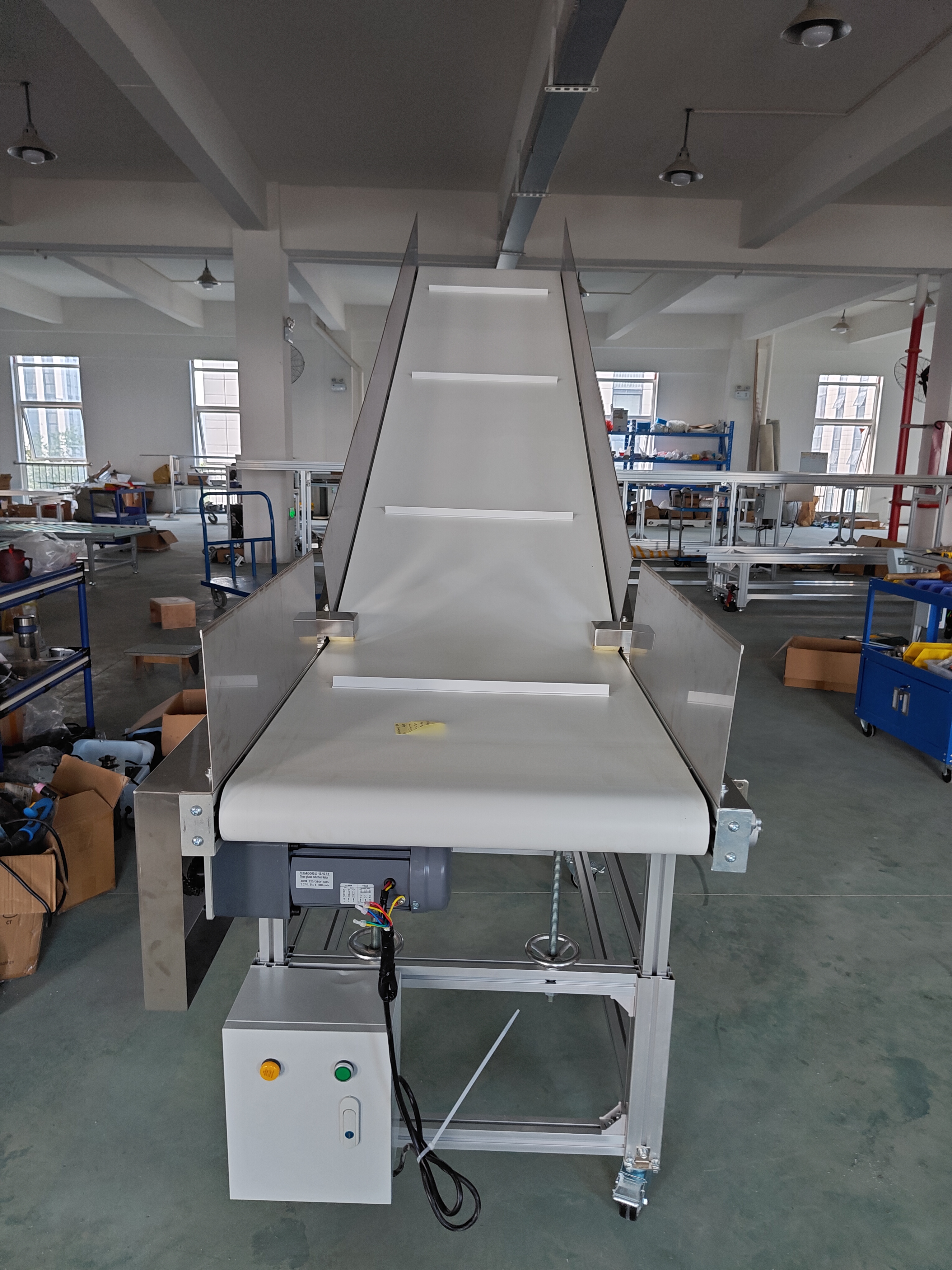 帶平臺斜坡線流水線食品級PU皮帶