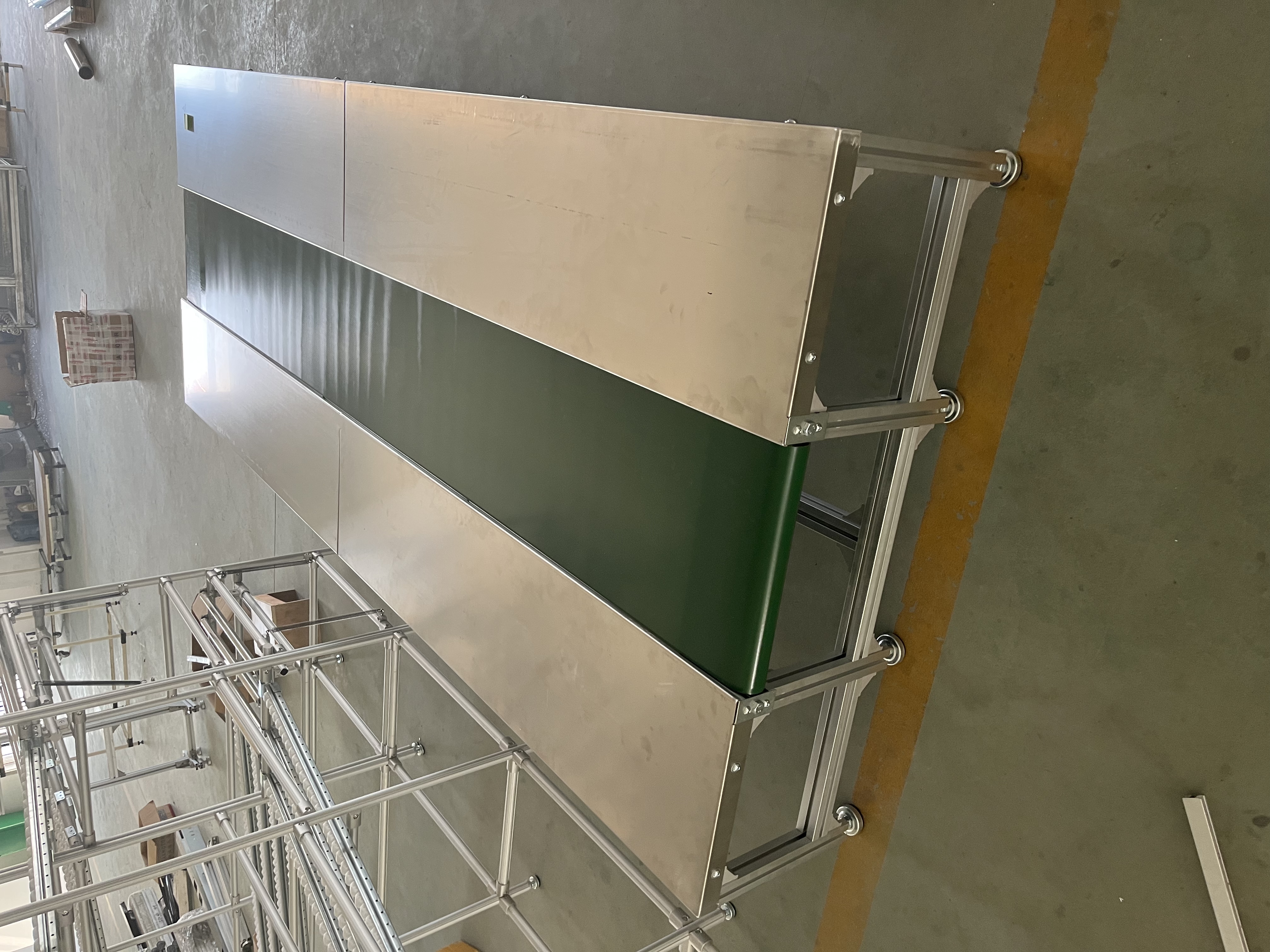 兩側(cè)平臺加輸送機(jī)流水線